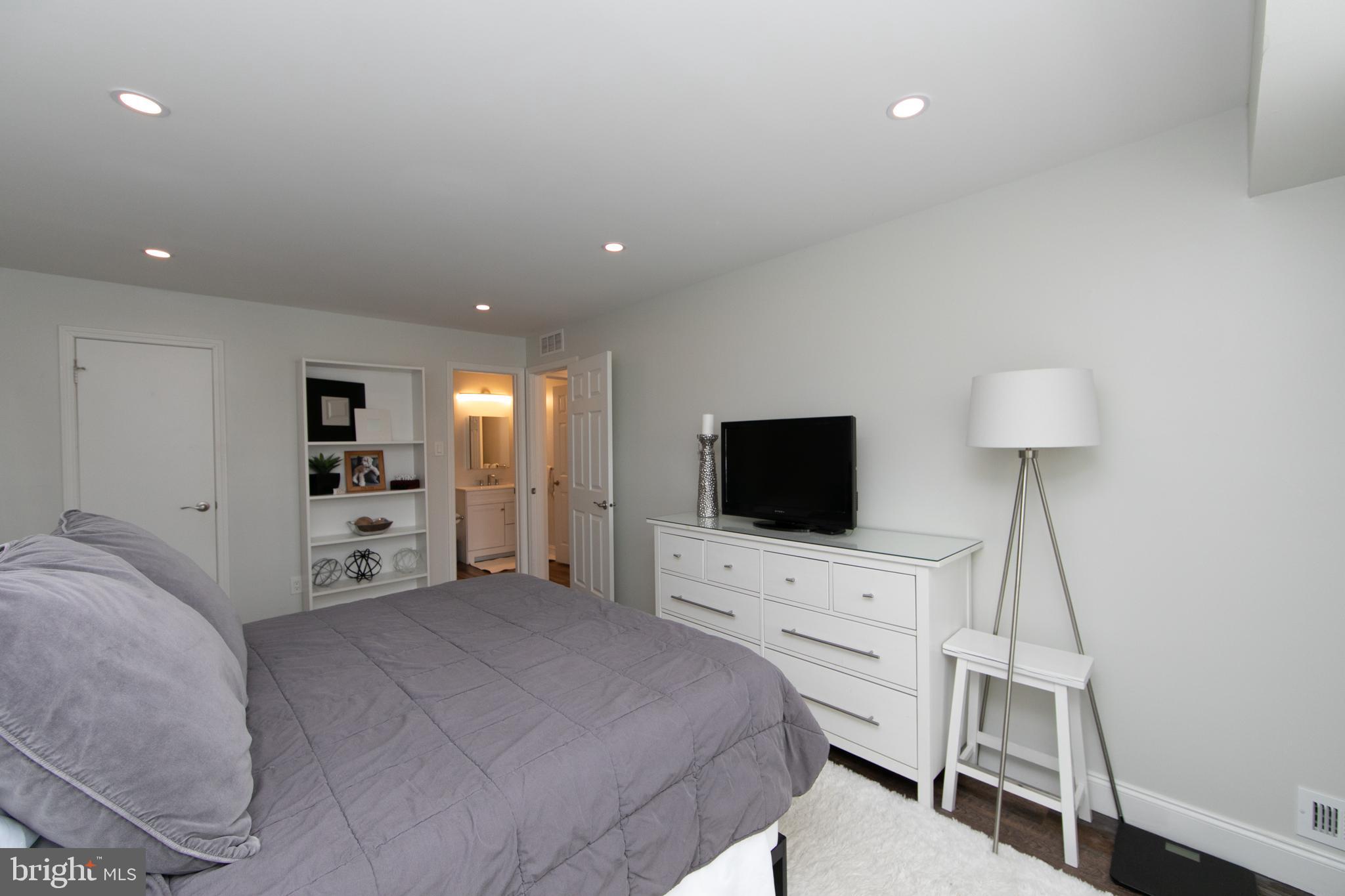 SOCIETY PL - Residential