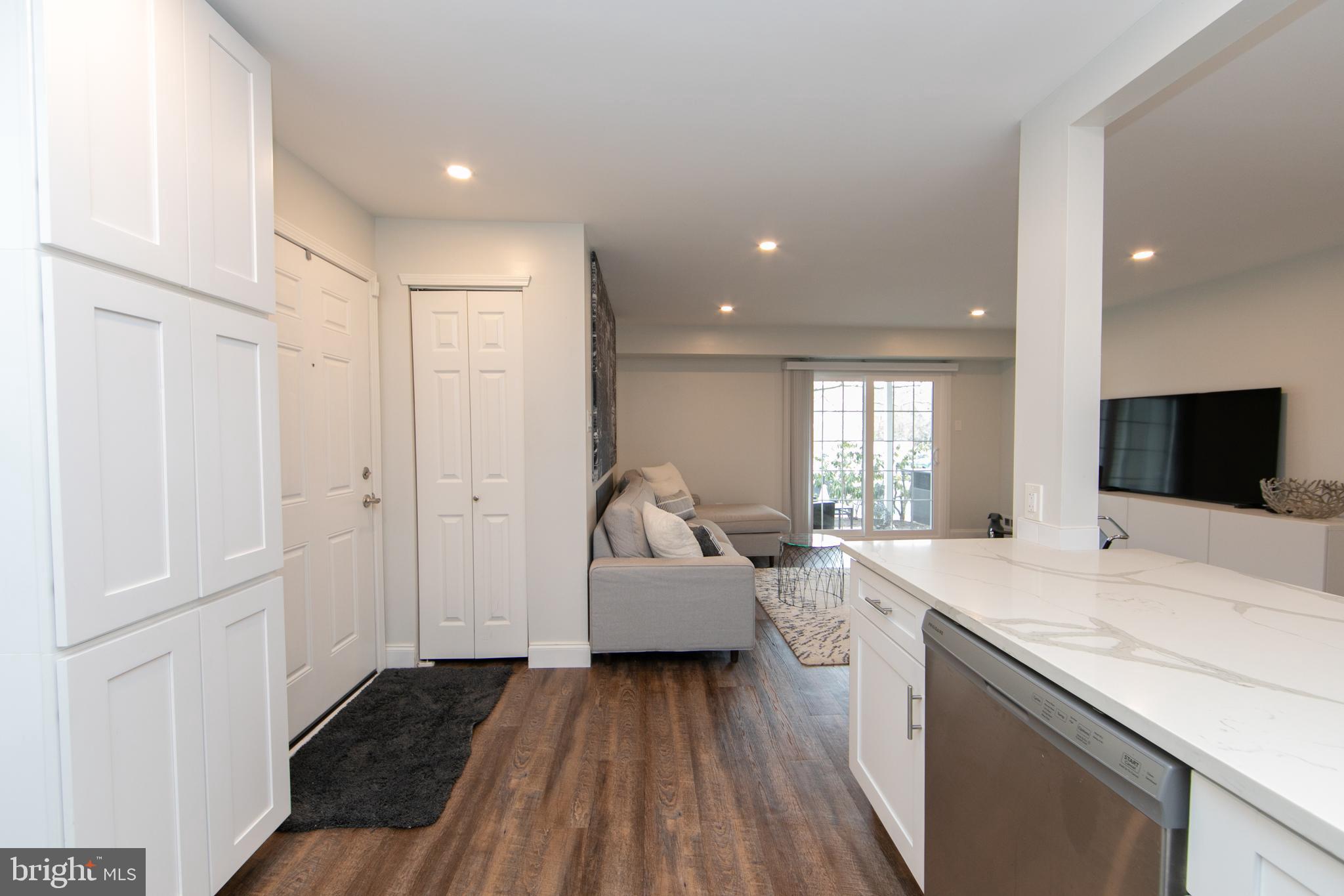 SOCIETY PL - Residential