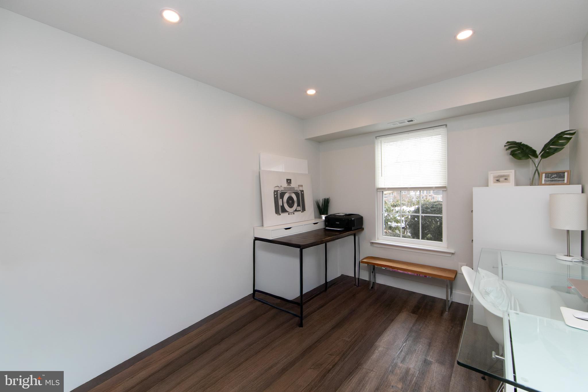 SOCIETY PL - Residential