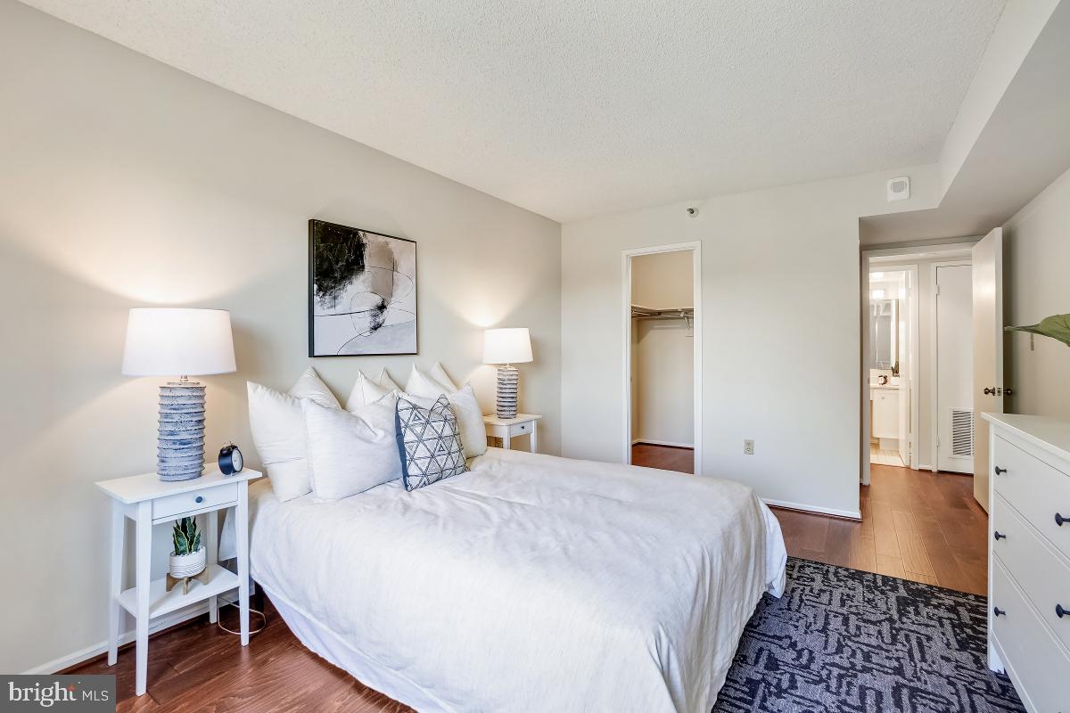 LEISURE WORLD - Residential