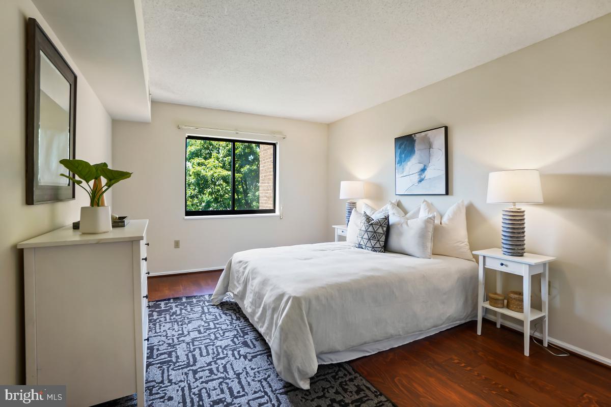 LEISURE WORLD - Residential