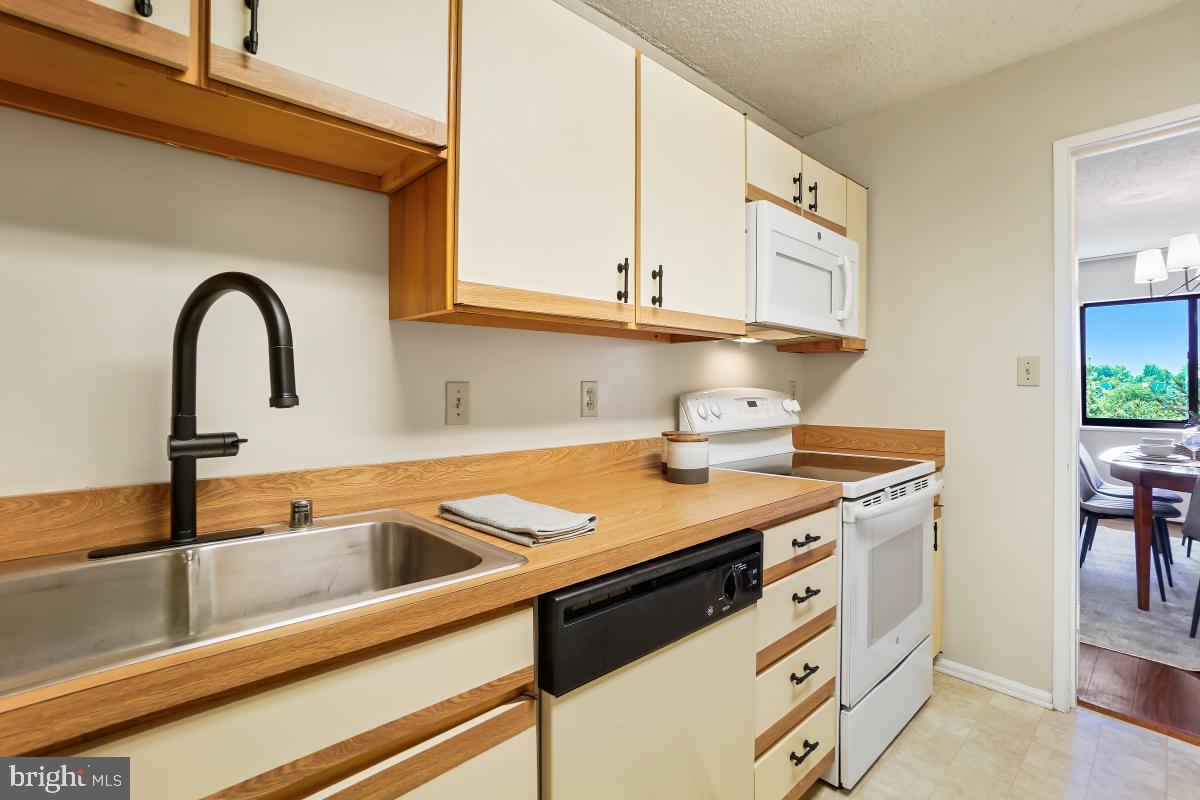 LEISURE WORLD - Residential