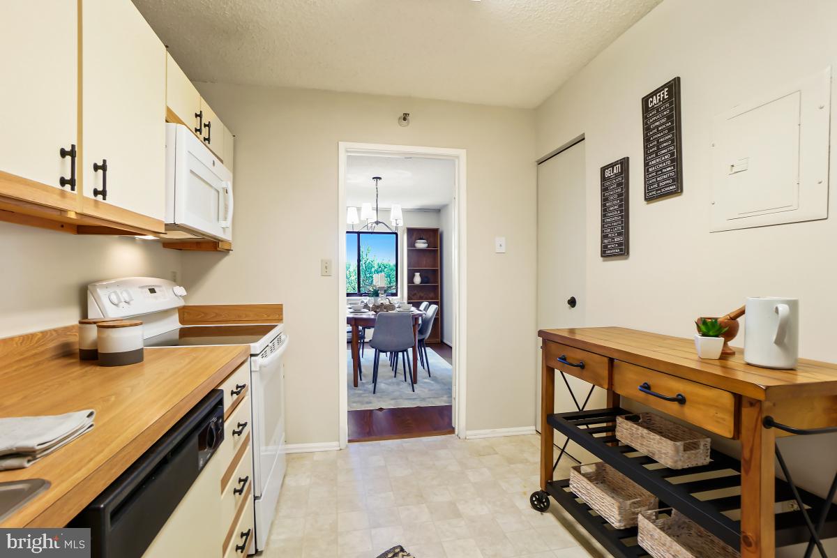 LEISURE WORLD - Residential