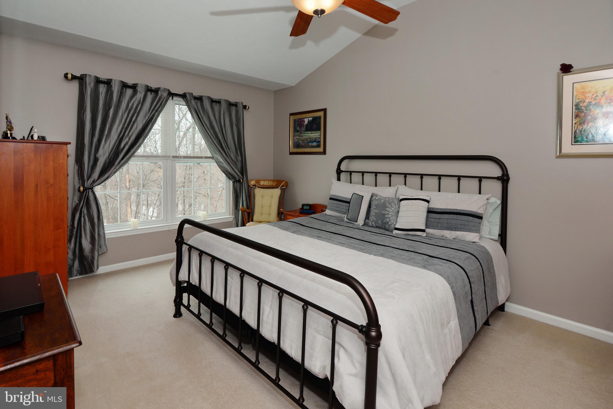 LINFIELD KNOLL - Residential