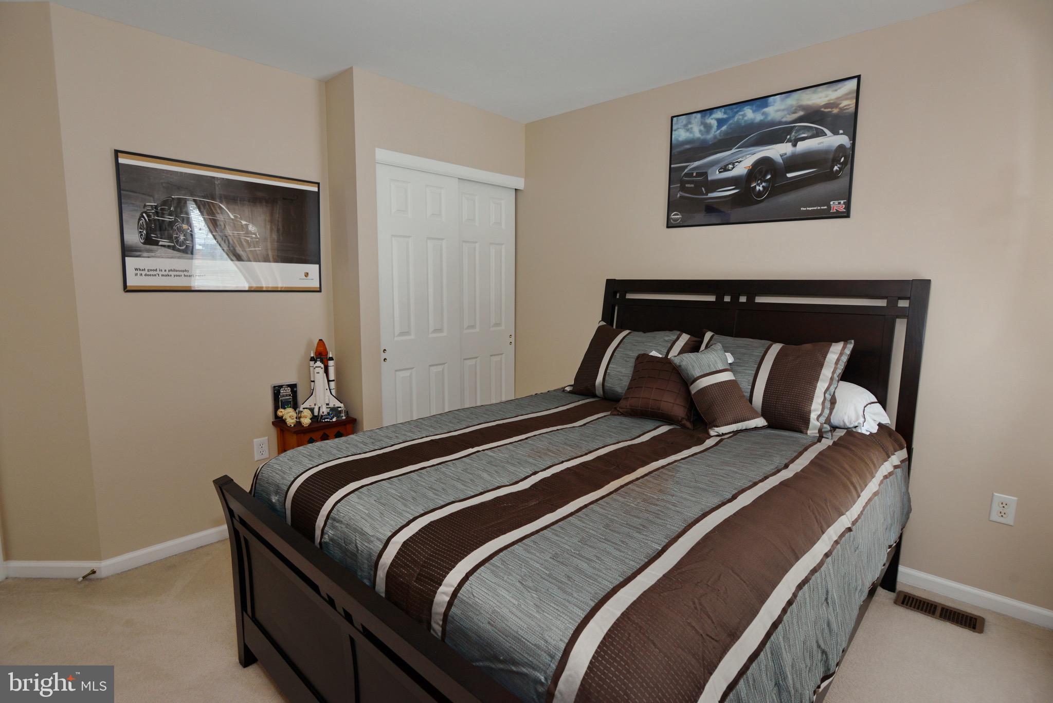 LINFIELD KNOLL - Residential