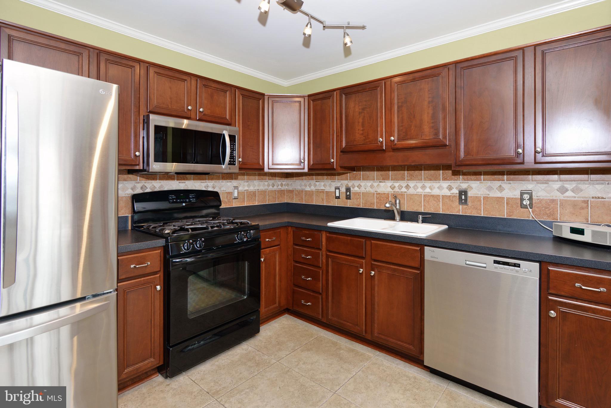 LINFIELD KNOLL - Residential
