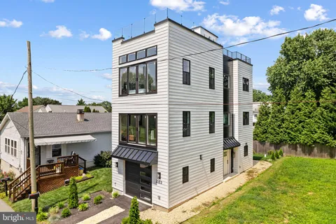 203 Church St, Wayne, PA MLS: PADE2097236