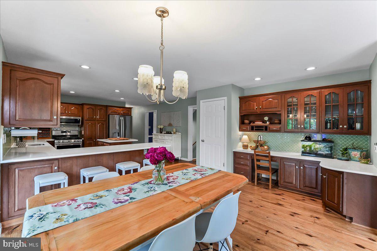 11 WHITE OAK DRIVE
