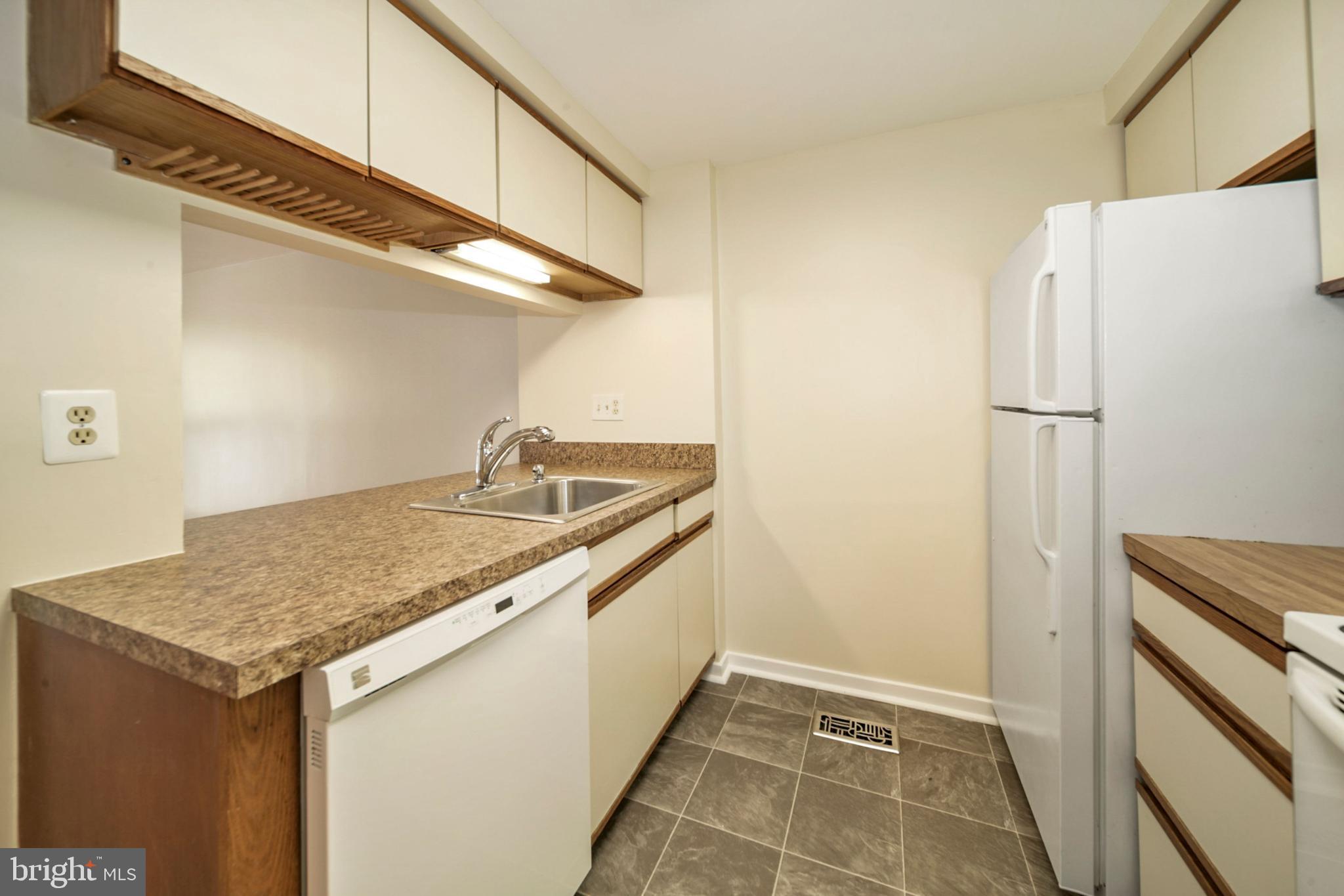 CHRISTOPHER COURT - Residential