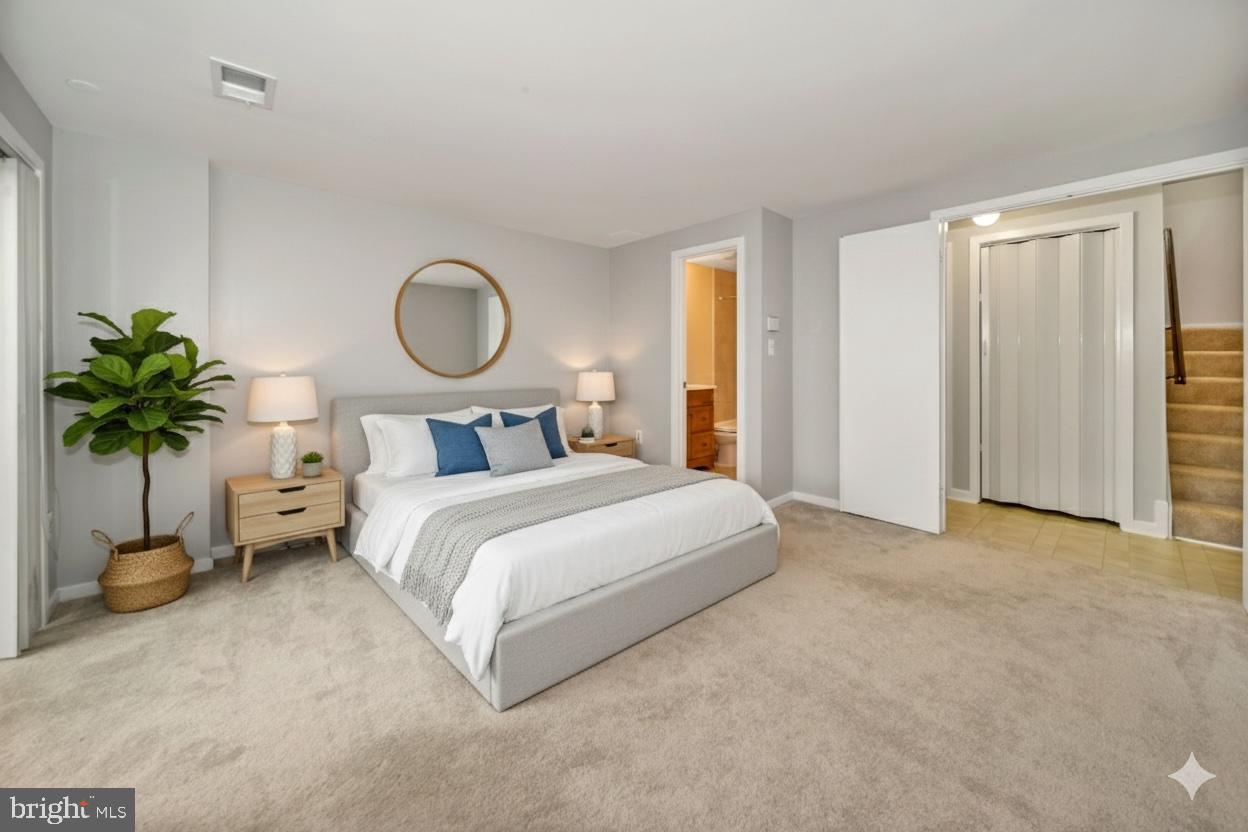 CHRISTOPHER COURT - Residential