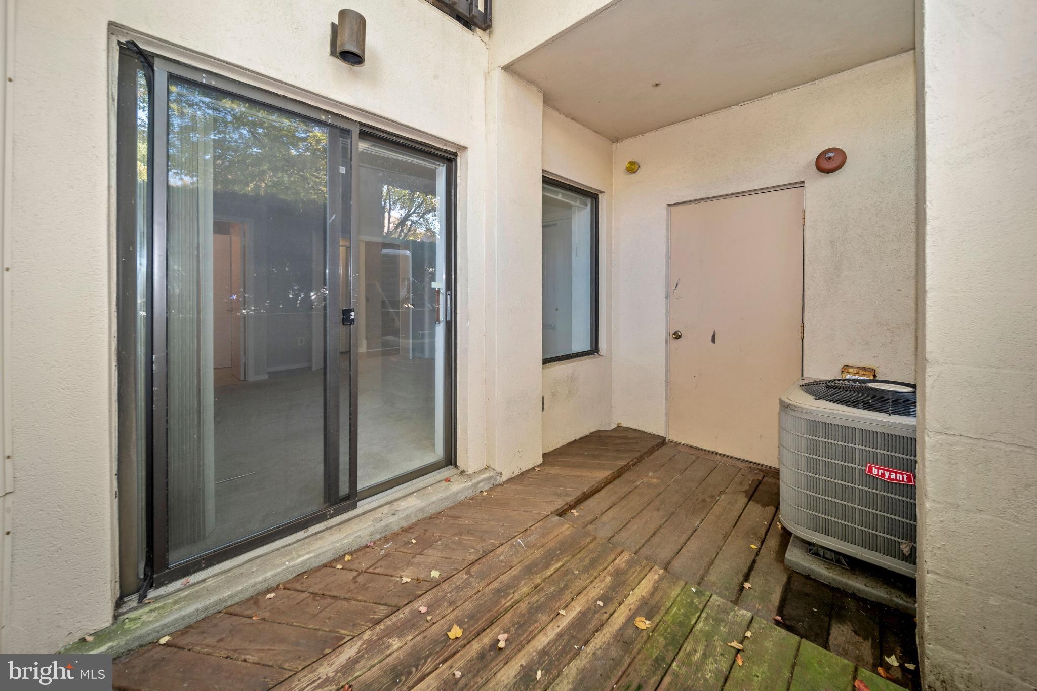 CHRISTOPHER COURT - Residential