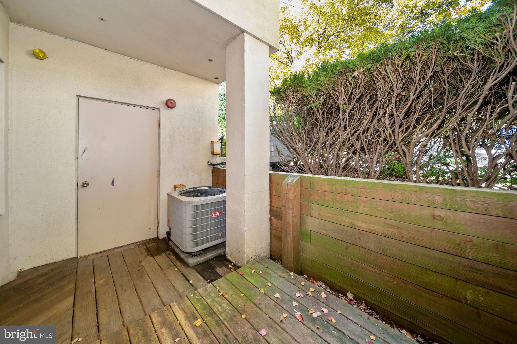 CHRISTOPHER COURT - Residential