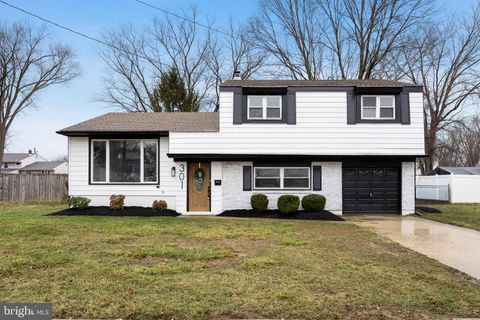 Homes For Sale - 301 Cardinal Road<br/> BEVERLY, NJ 08010