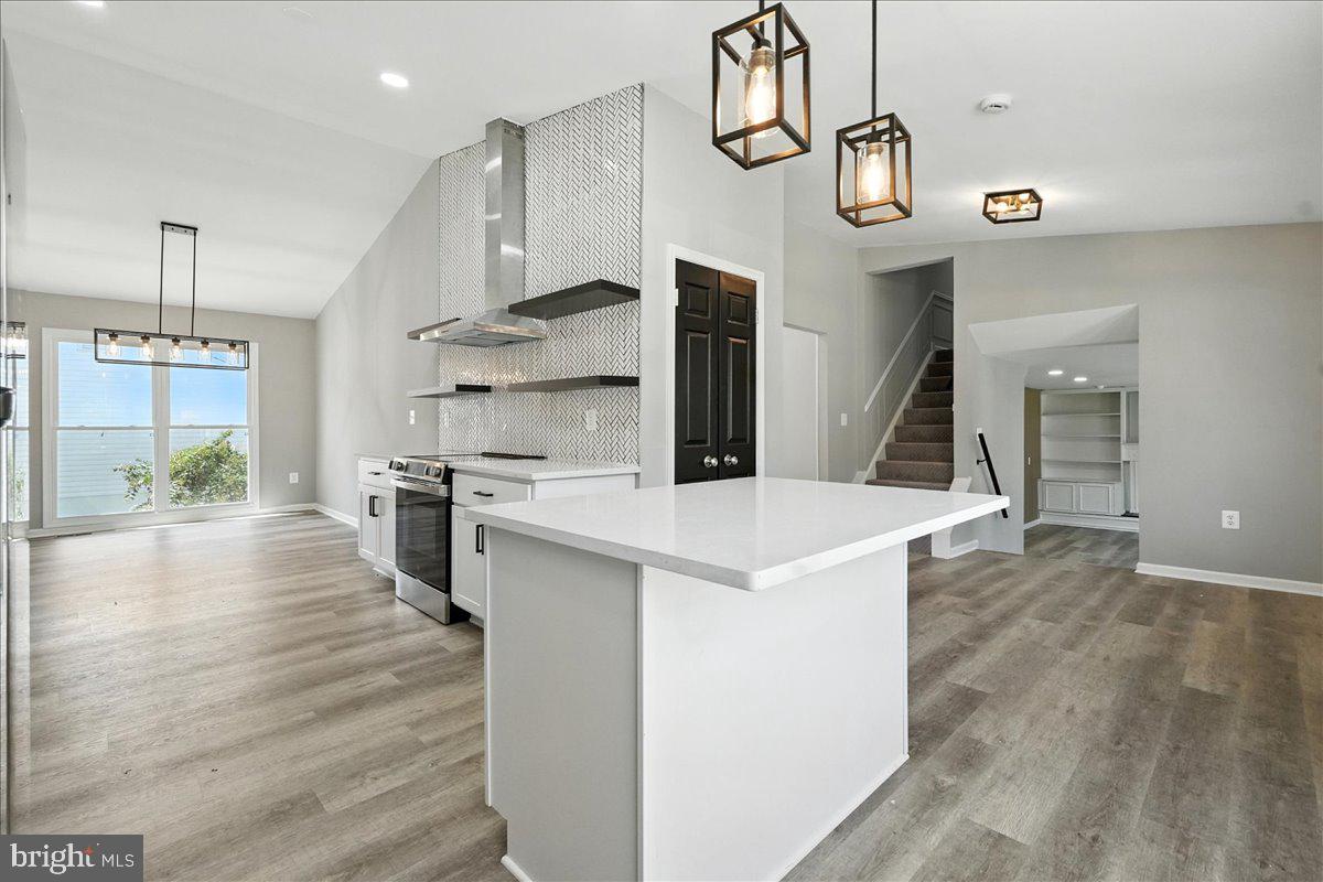 STONEGATE VILLAGE - Residential