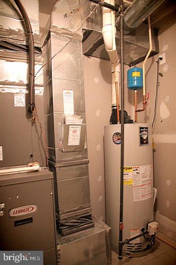 POTOMAC CLUB - Residential Lease