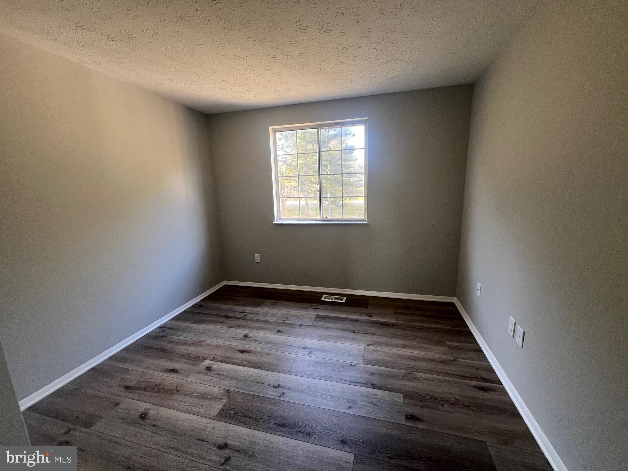 GLADE TOWN - Residential Lease