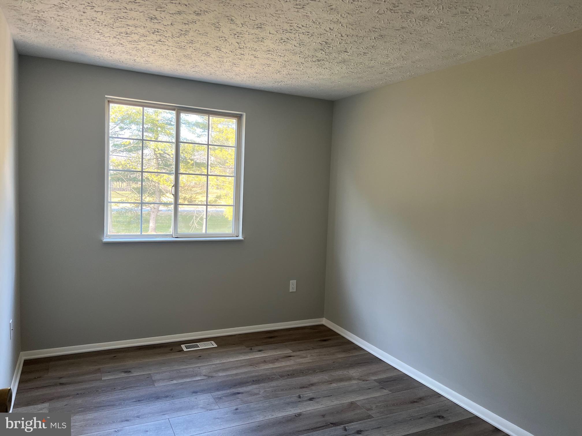 GLADE TOWN - Residential Lease