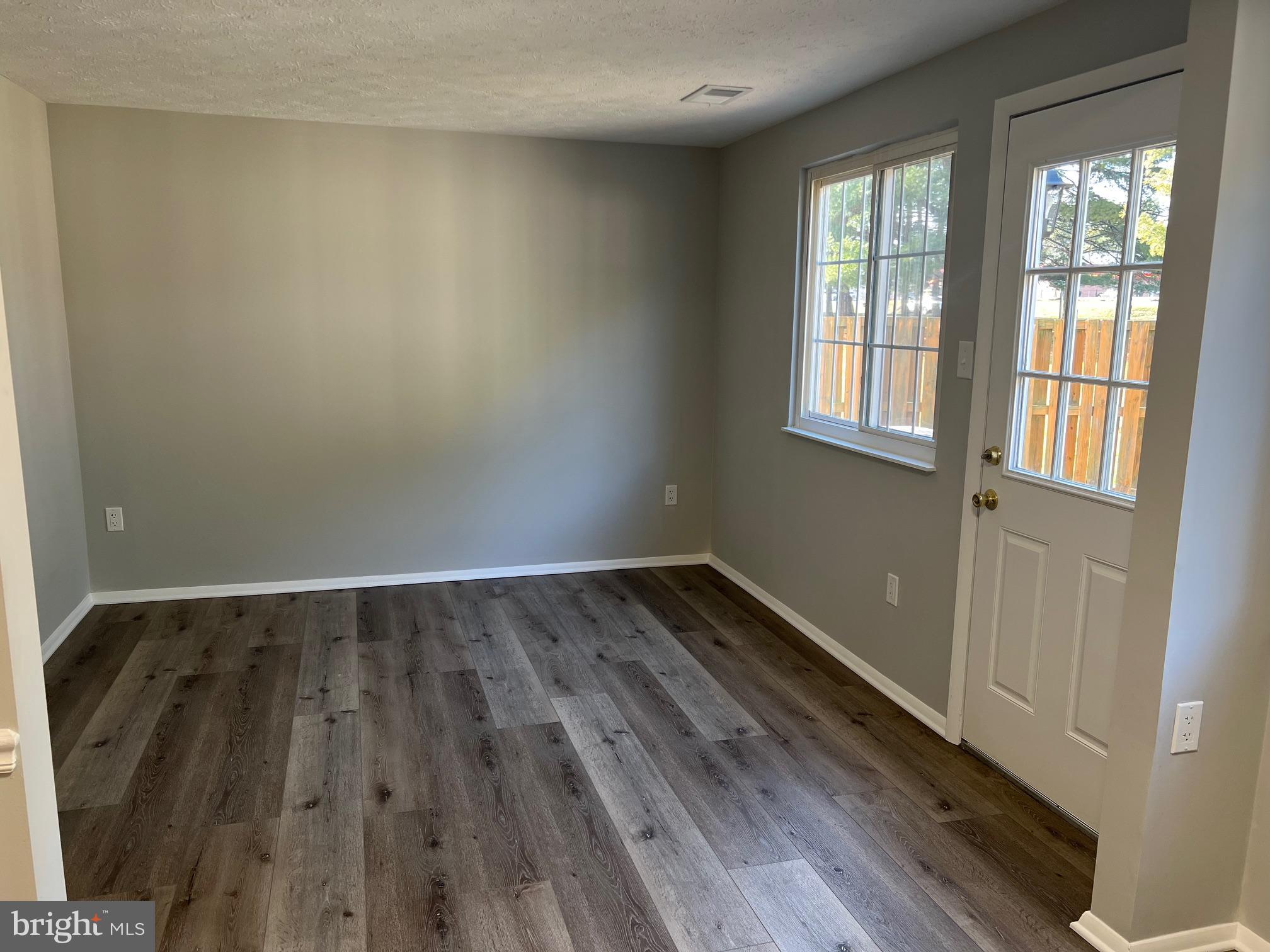 GLADE TOWN - Residential Lease