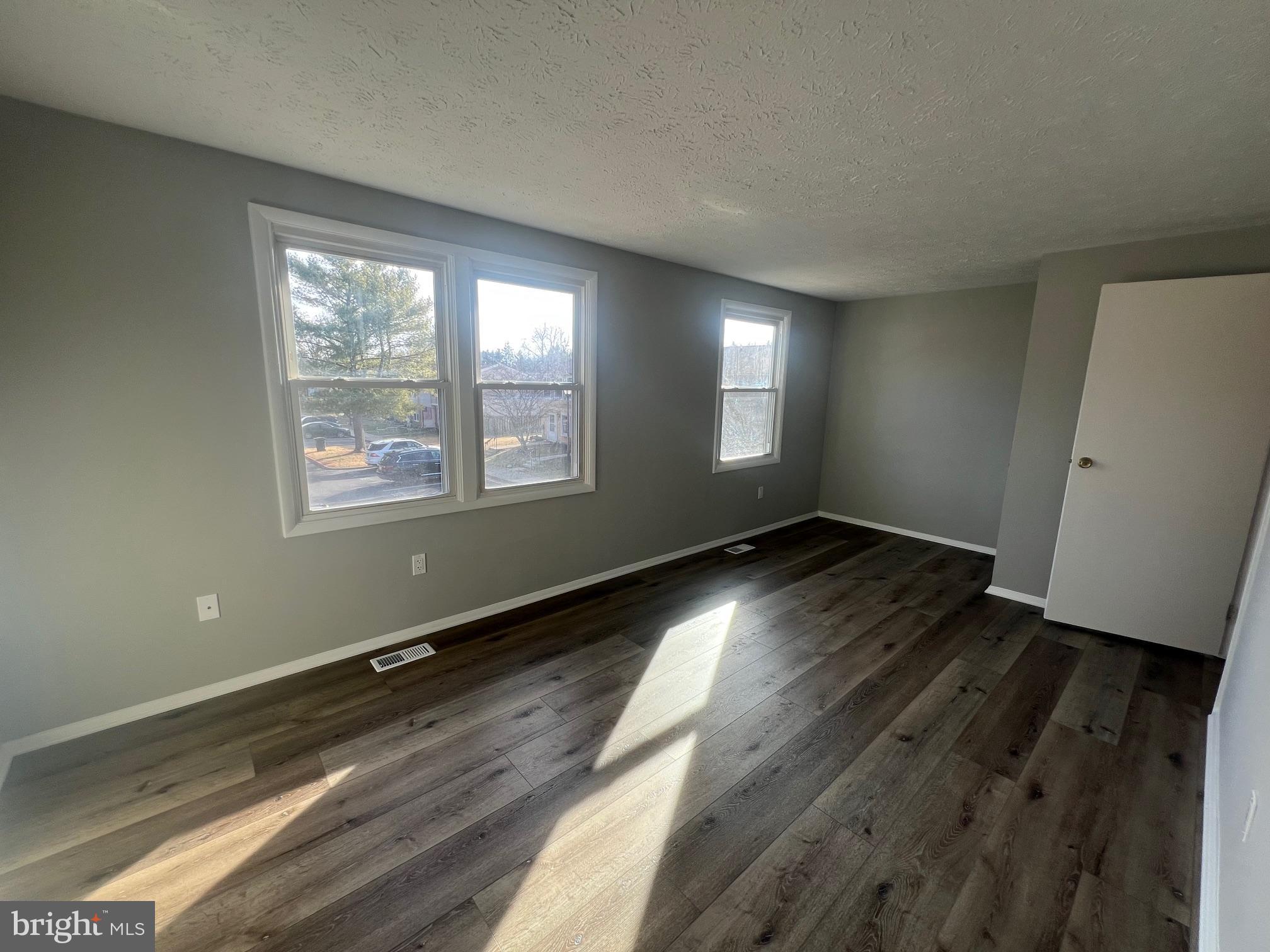 GLADE TOWN - Residential Lease