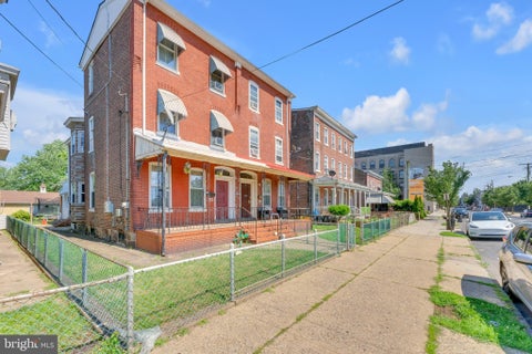 Townhouse For Sale - 152 Division Street<br/> TRENTON, NJ 08611