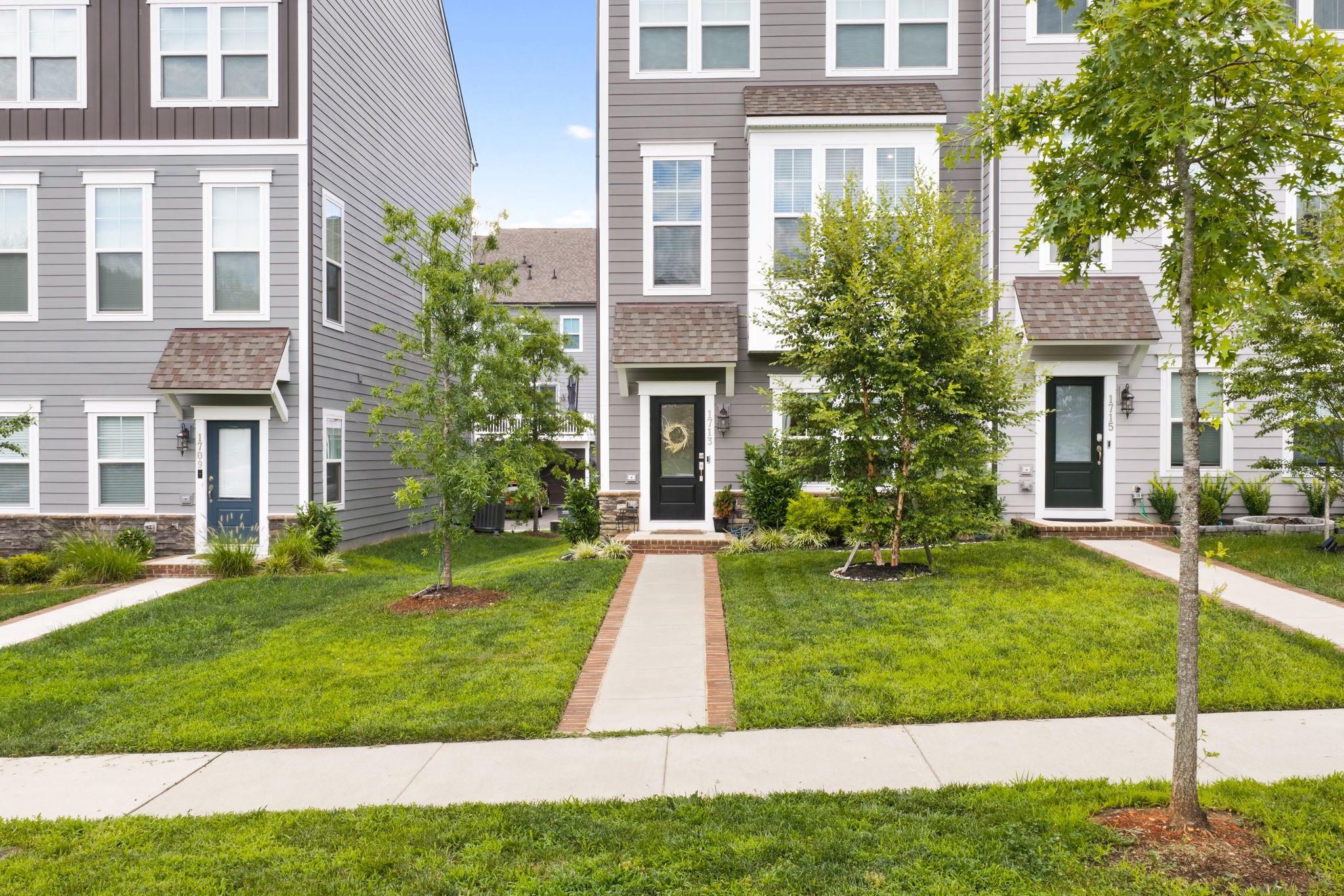 1713 AUTUMN MAPLE LEAF DRIVE