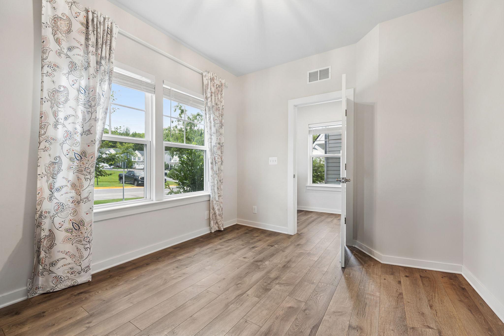 1713 AUTUMN MAPLE LEAF DRIVE
