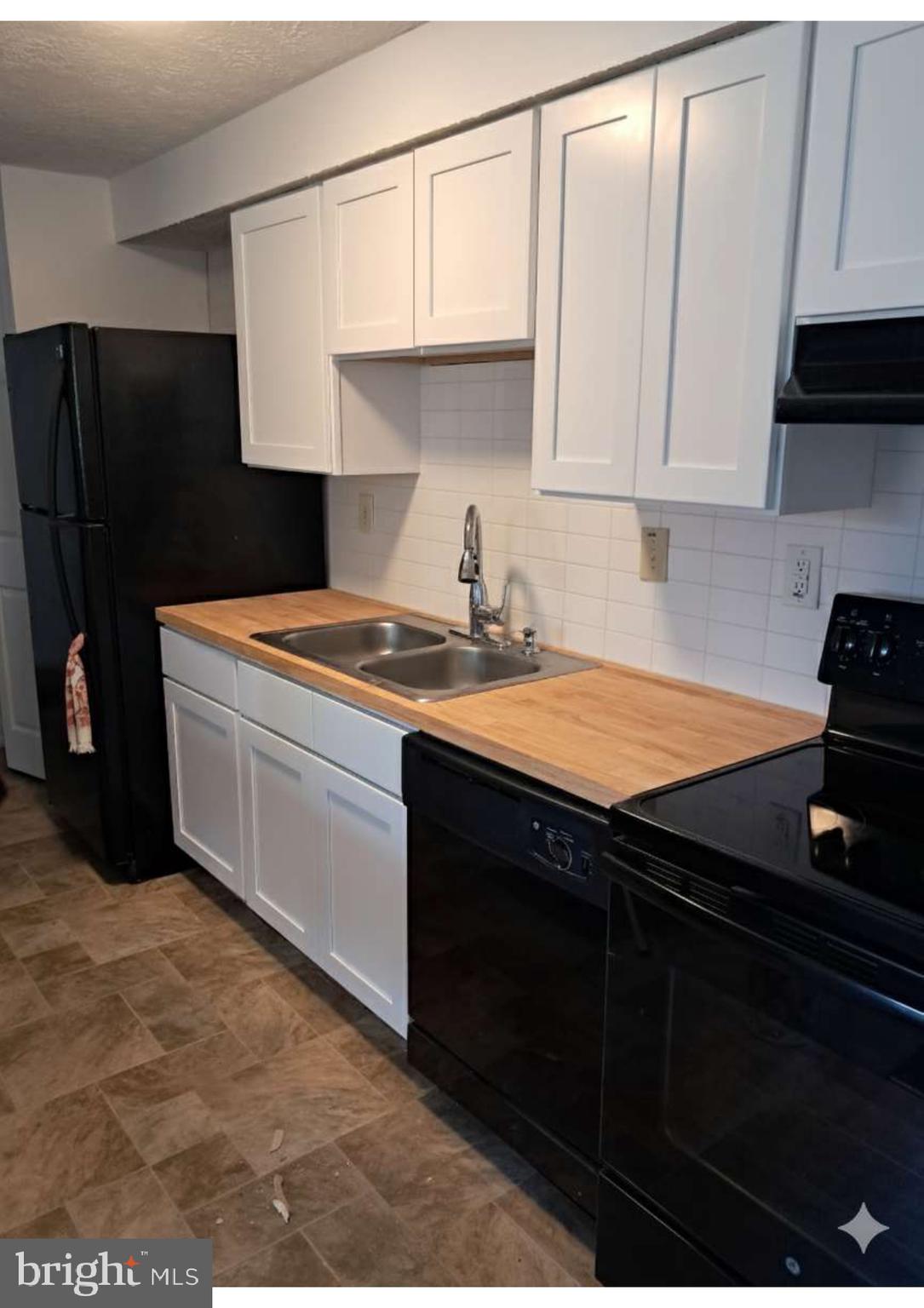 820 Heather Ridge Drive #21K offers comfortable living in a convenient Frederick location. With a bright layout and easy access to shopping, dining, and commuter routes, this home is perfect for both everyday living.