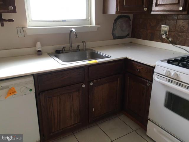 OLD TOWNE VILLAGE CONDOMINIUMS - Residential