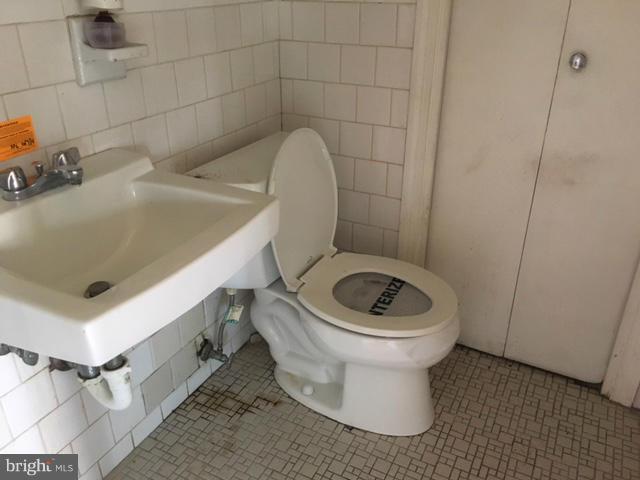 OLD TOWNE VILLAGE CONDOMINIUMS - Residential