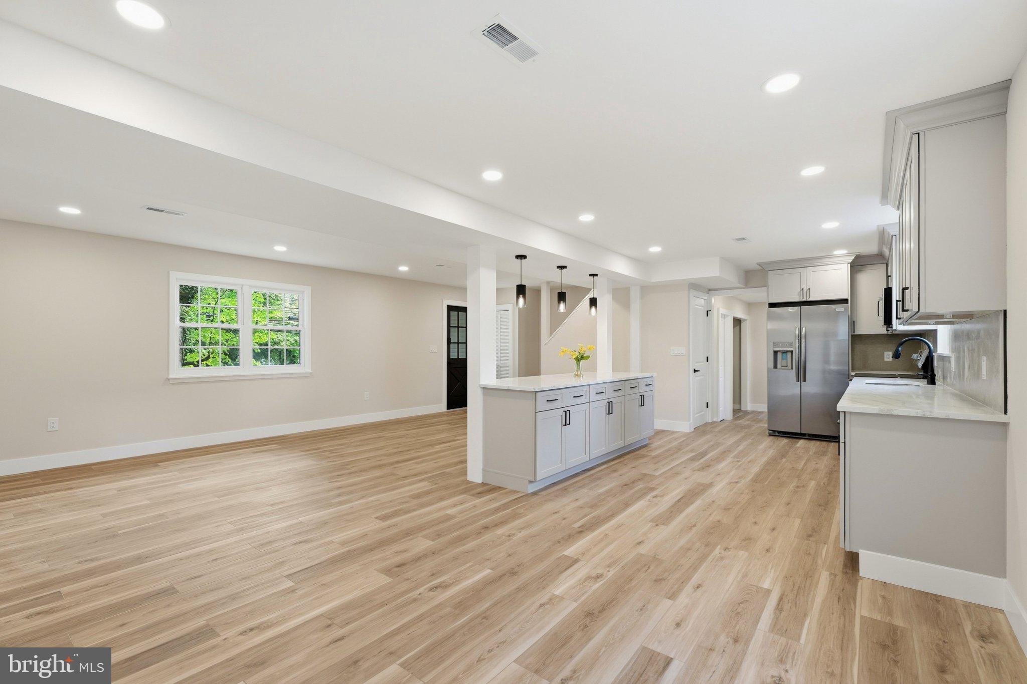 1090 HIGHLAND AVENUE