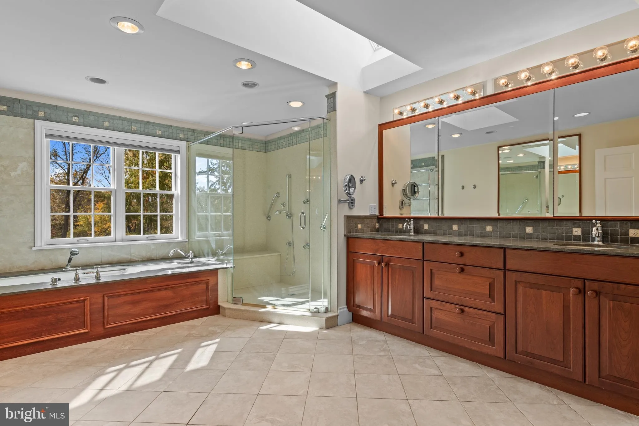 Gladwyne, Pennsylvania 19035, United States, 7 Bedrooms Bedrooms, ,8 BathroomsBathrooms,Residential,Active,237663