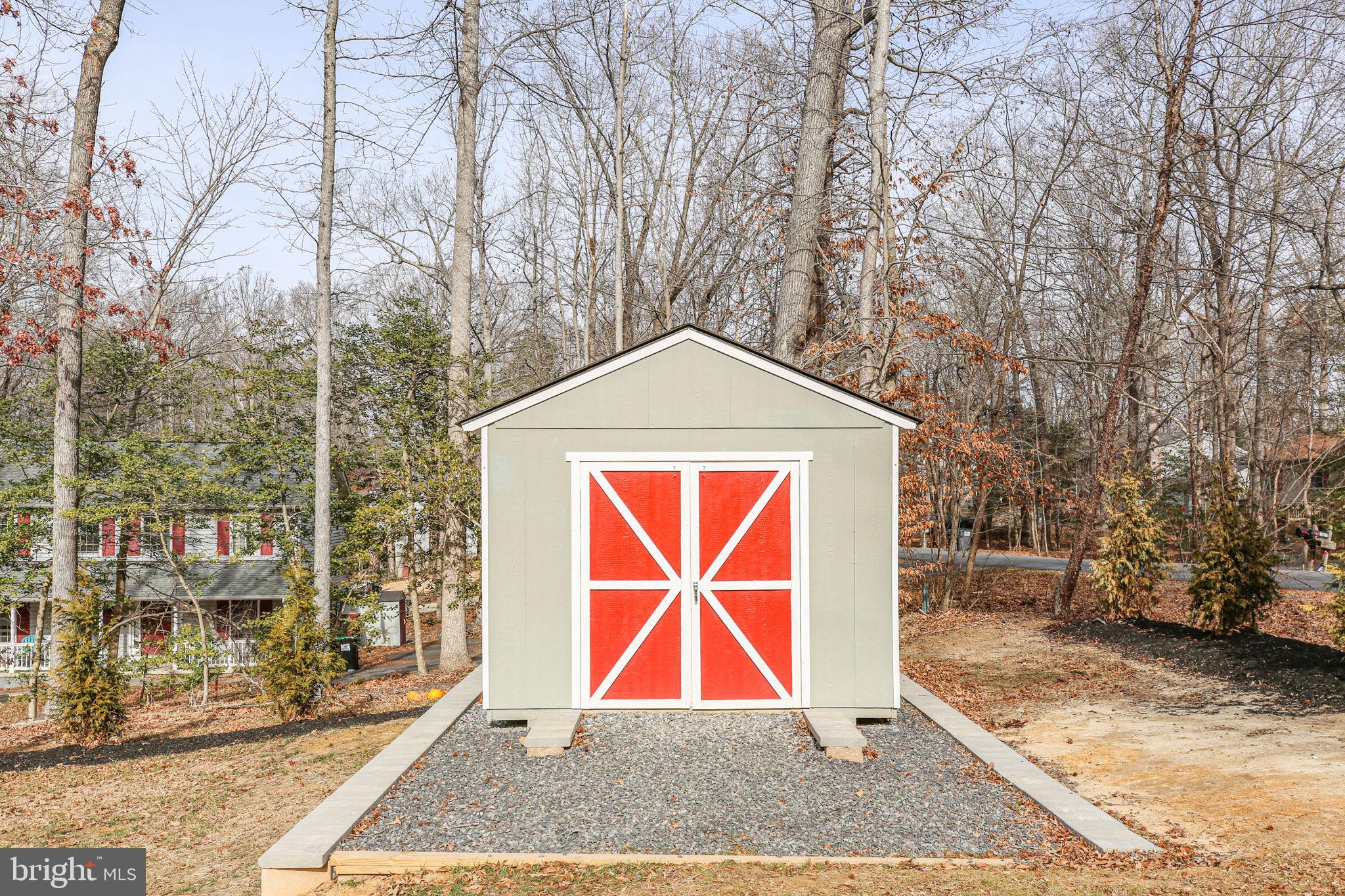 PRESIDENTIAL LAKES - Residential