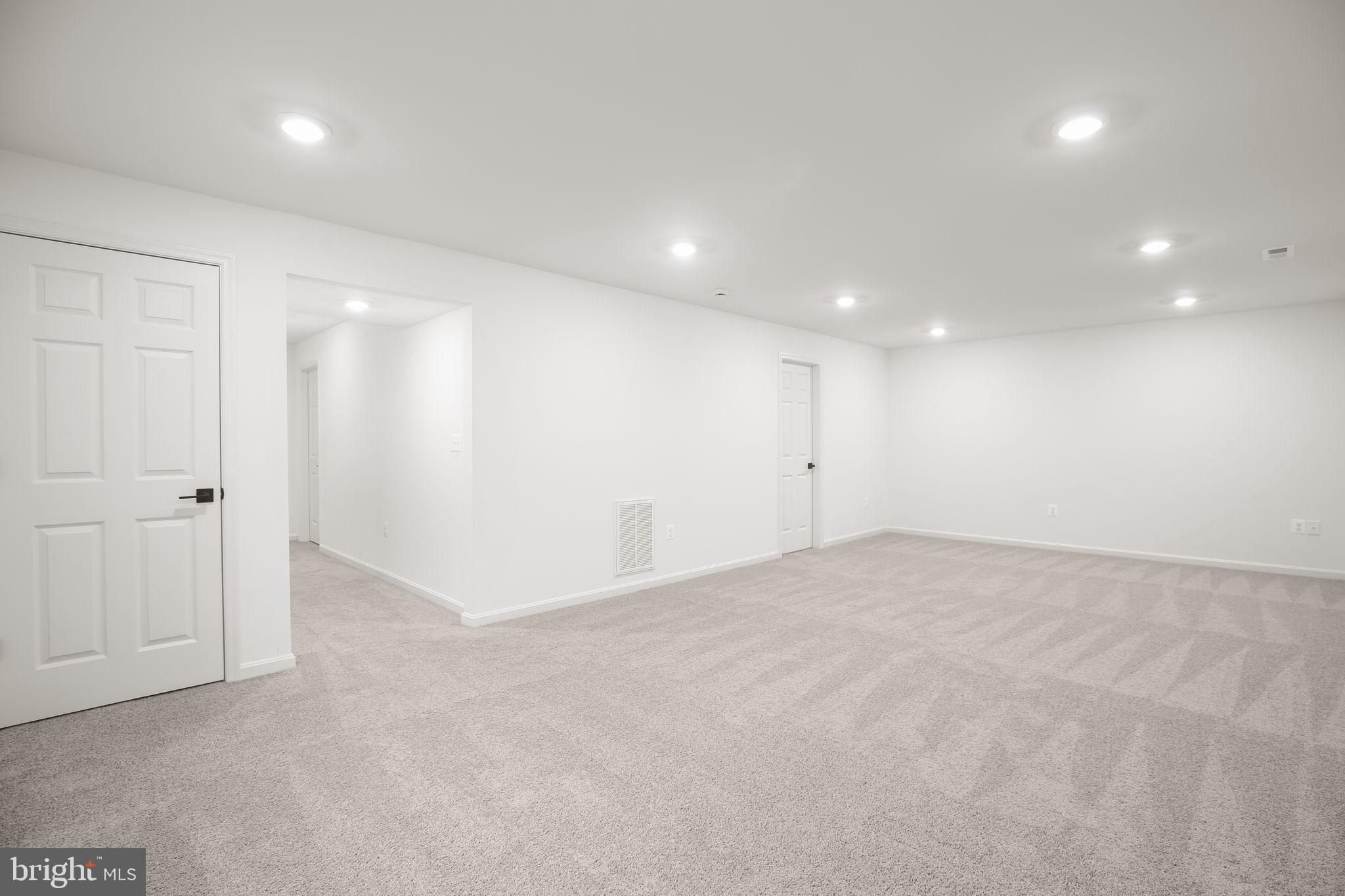 PRESIDENTIAL LAKES - Residential