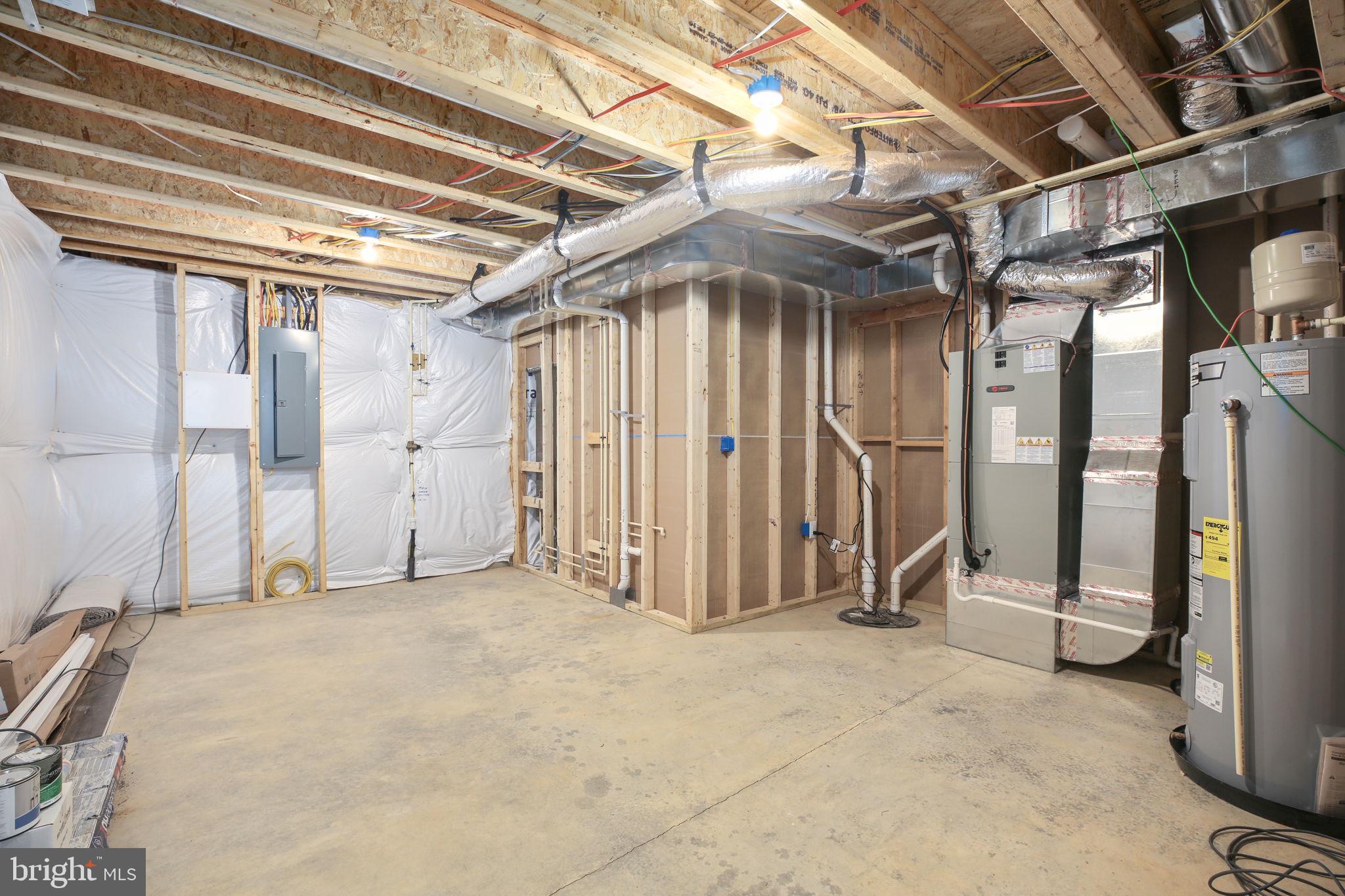 PRESIDENTIAL LAKES - Residential