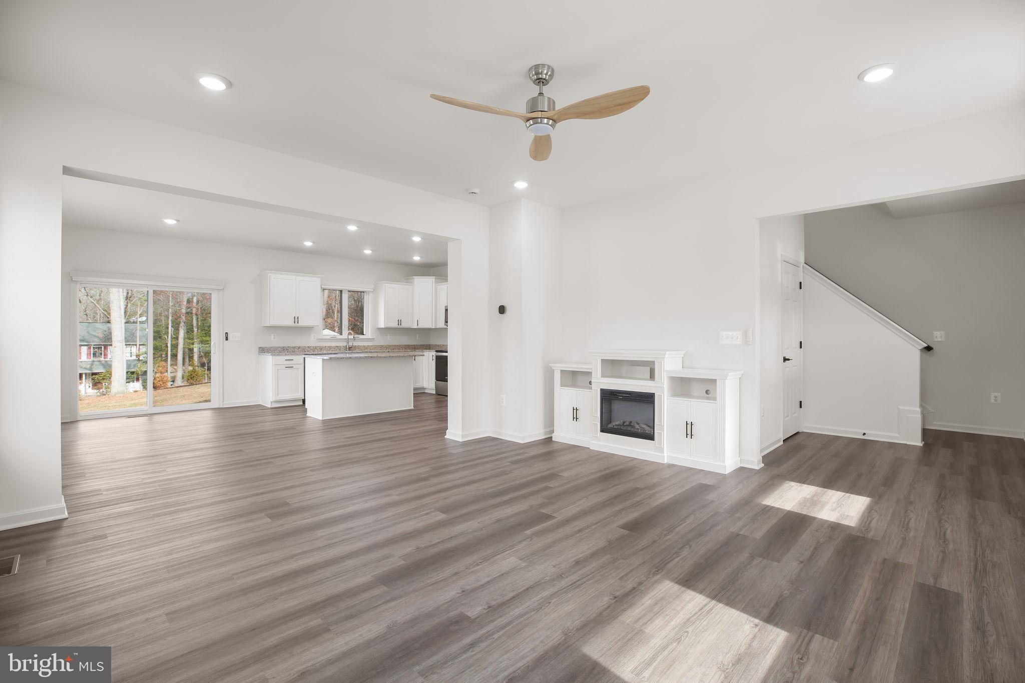 PRESIDENTIAL LAKES - Residential