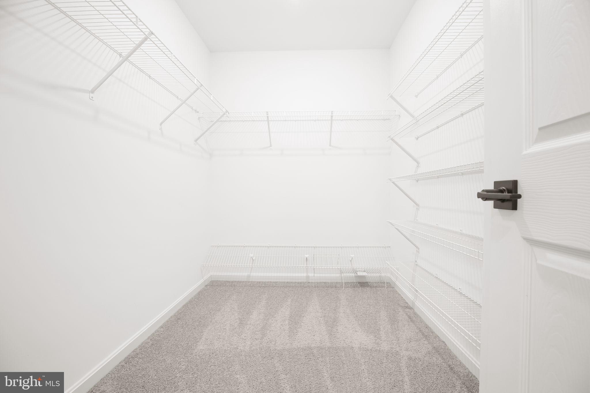 PRESIDENTIAL LAKES - Residential