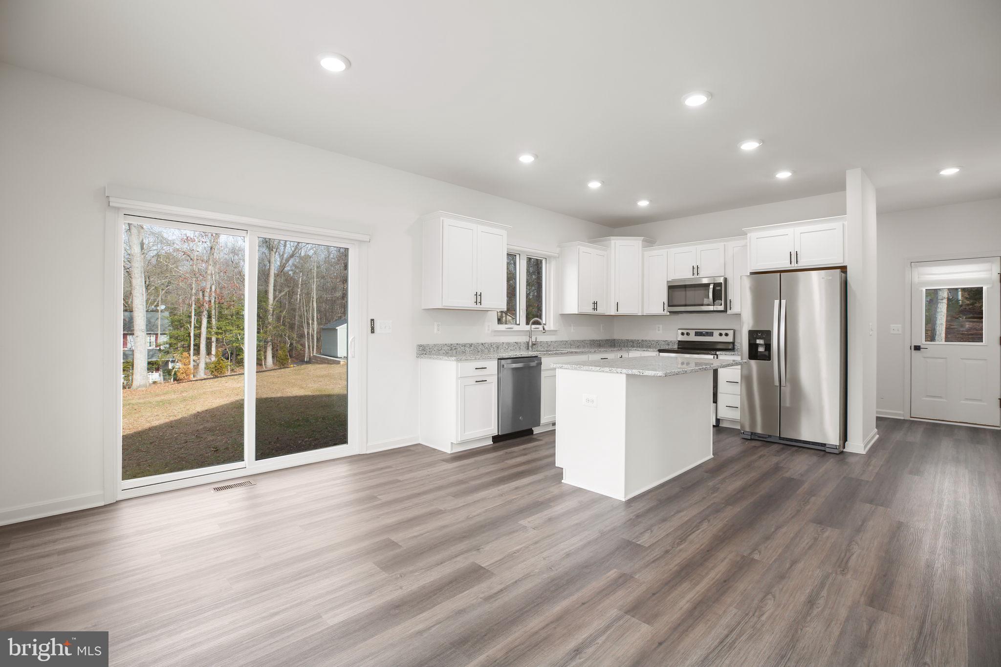 PRESIDENTIAL LAKES - Residential