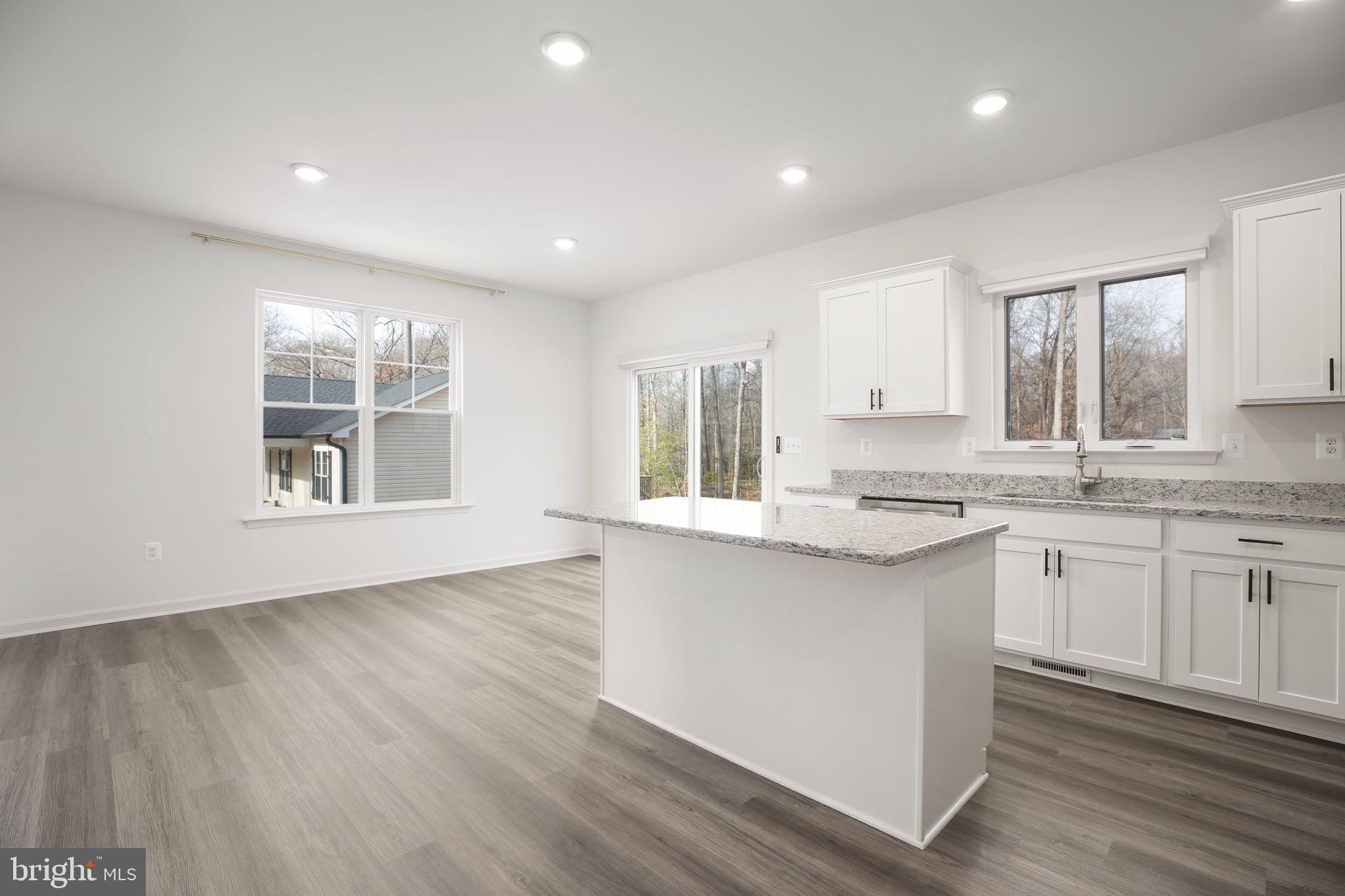 PRESIDENTIAL LAKES - Residential