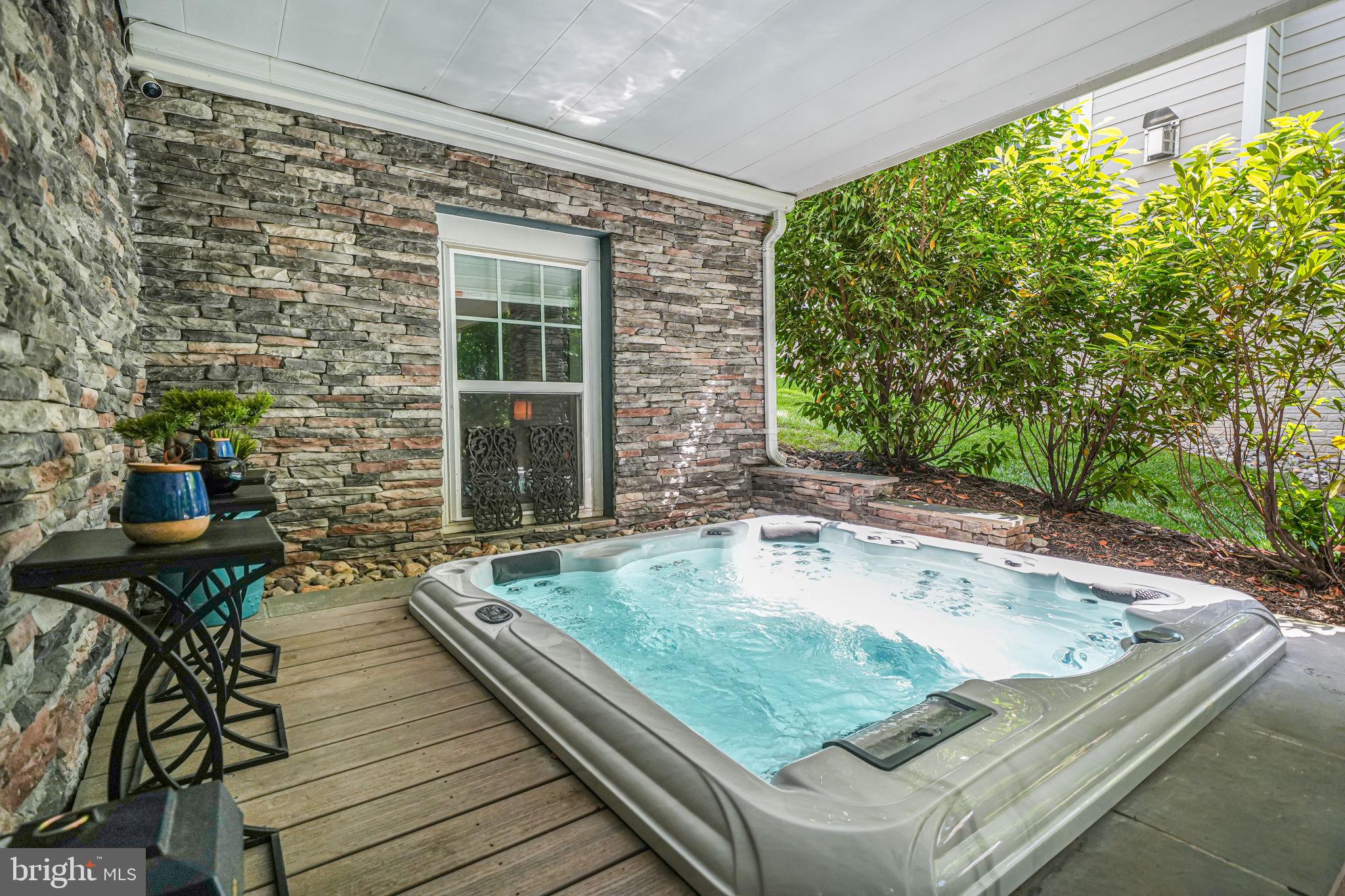 MANOR RIDGE - Residential