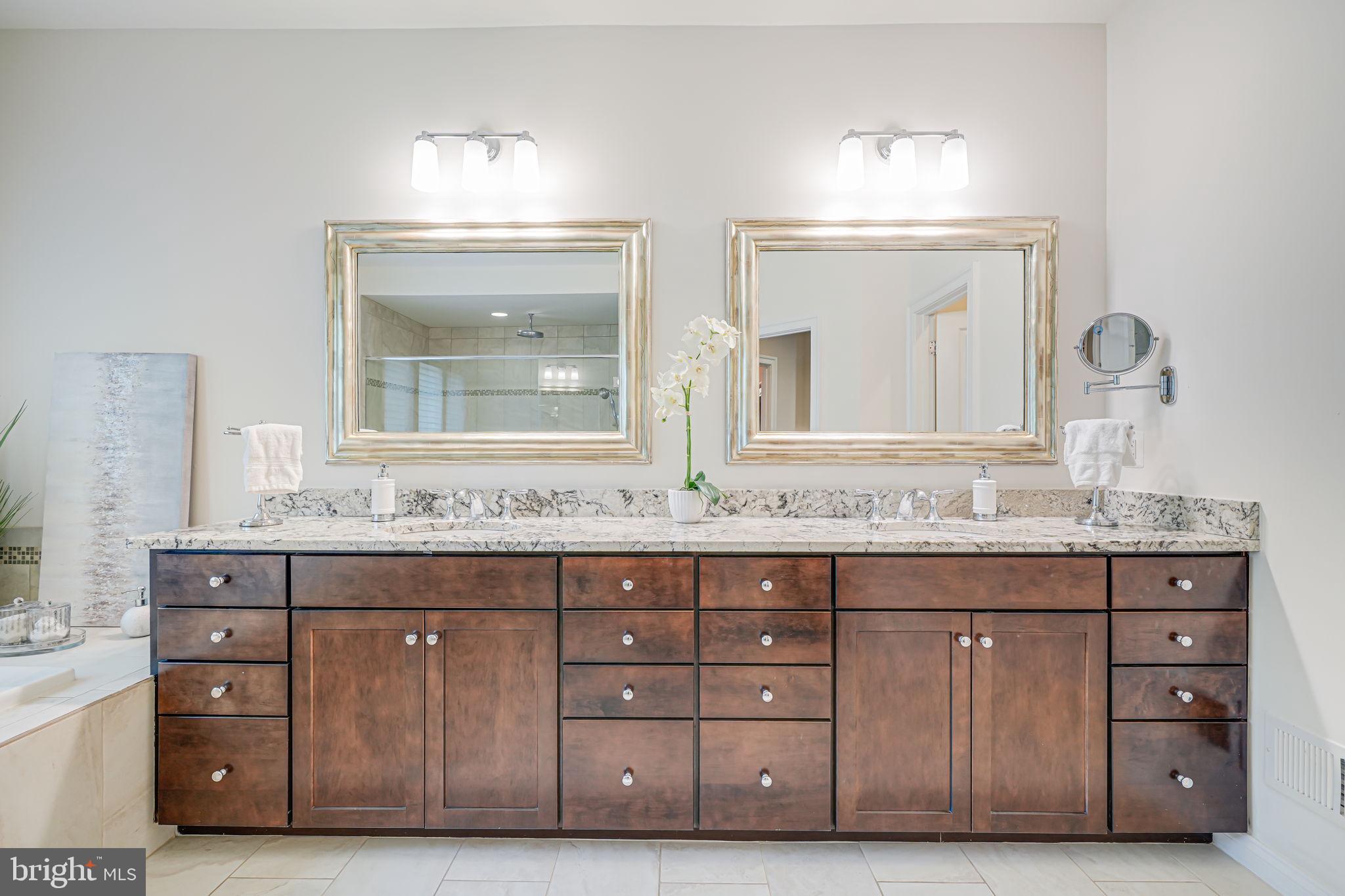 MANOR RIDGE - Residential