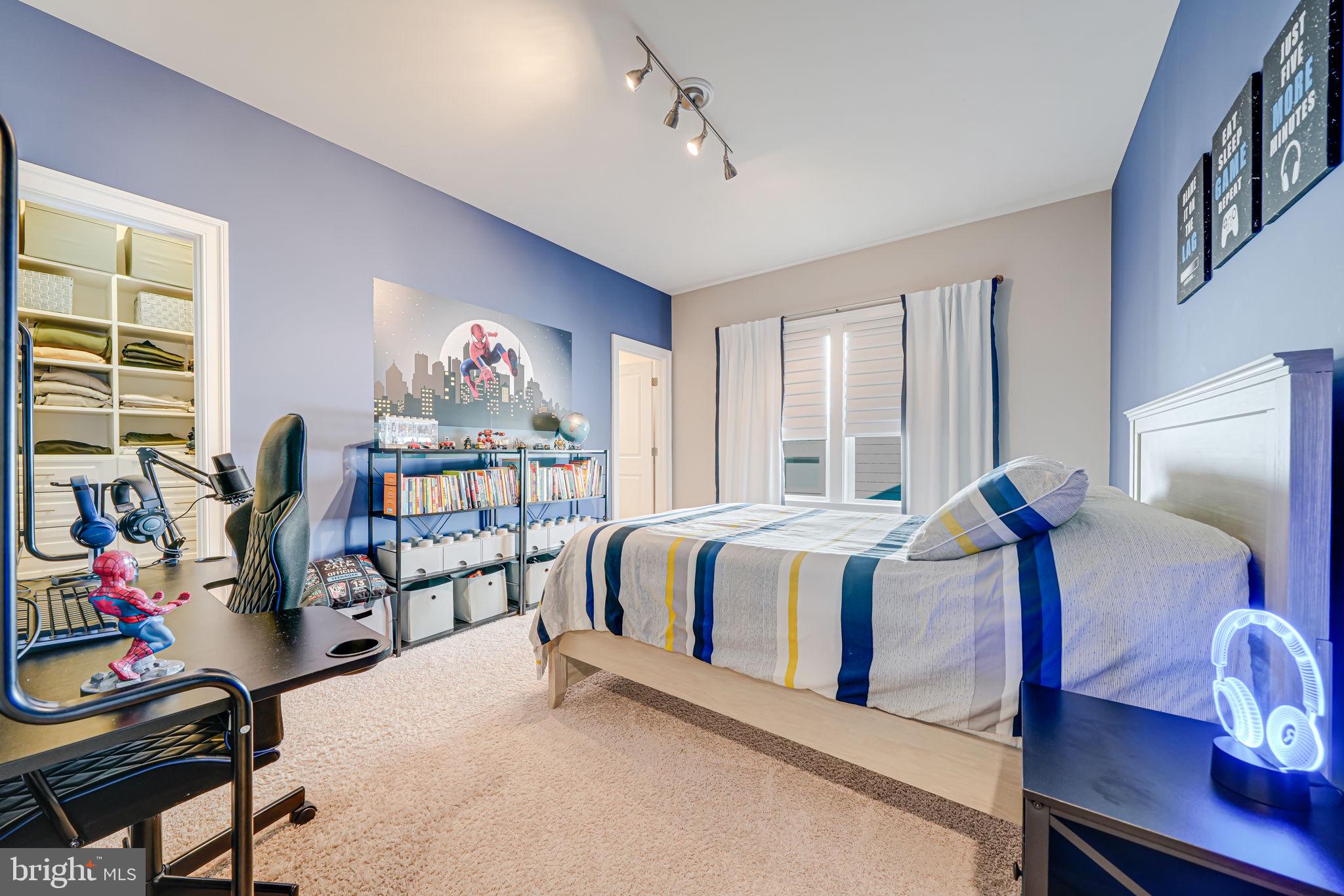 MANOR RIDGE - Residential