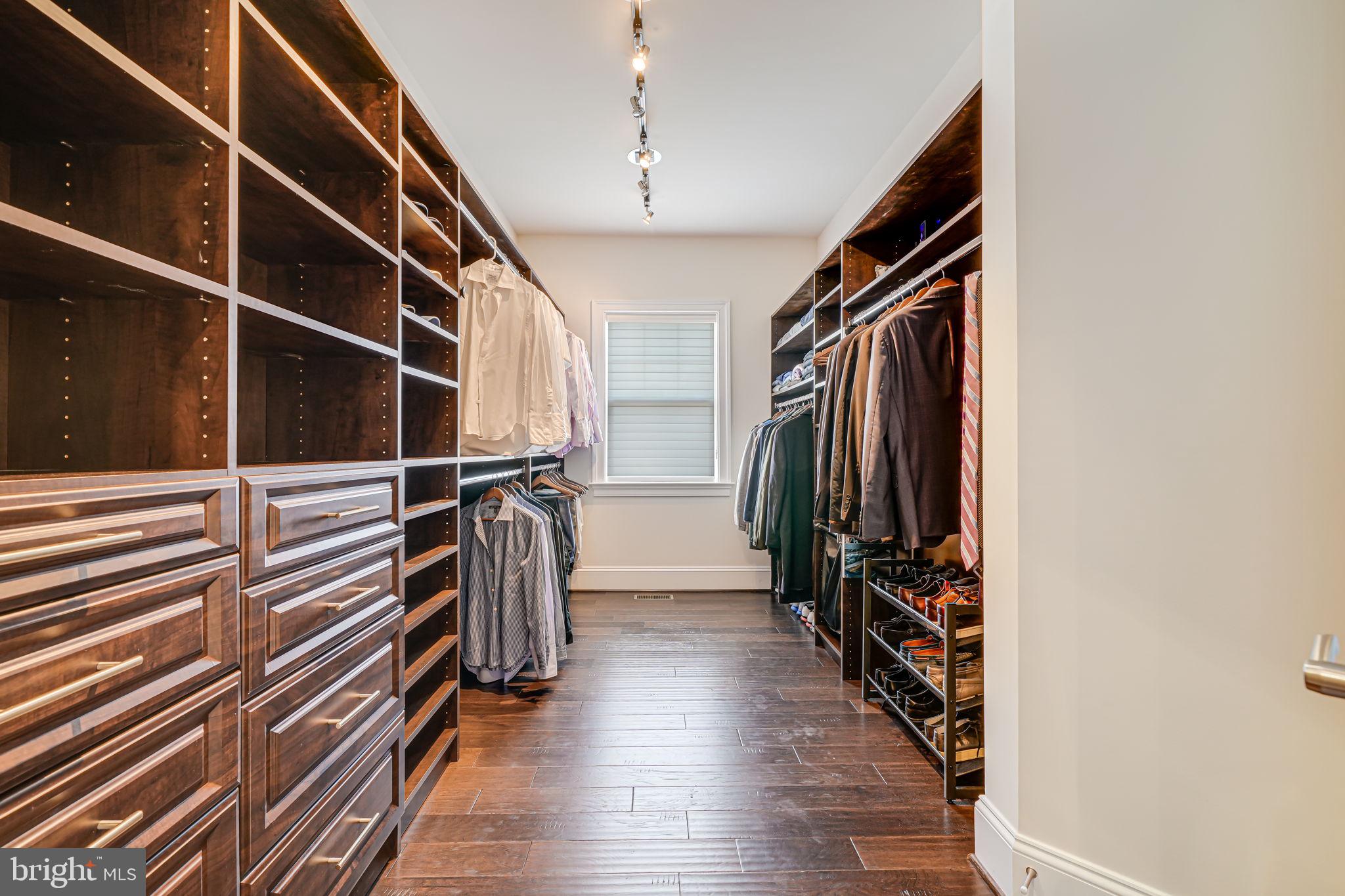 MANOR RIDGE - Residential