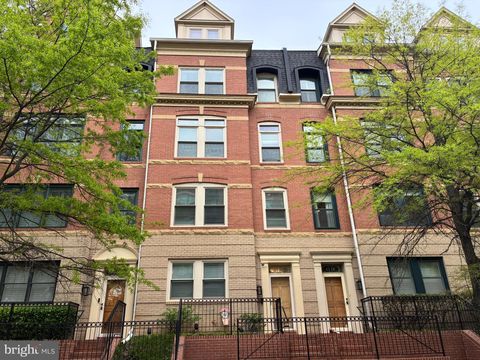 Photo of 1135 Kirkwood Road, ARLINGTON, VA 22201 (MLS # VAAR2070330)