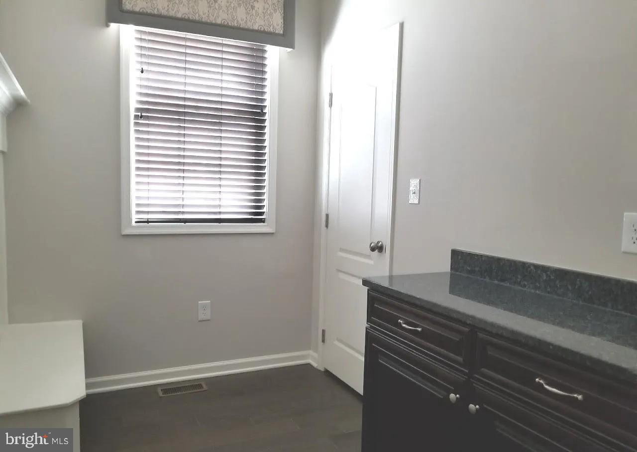 HILLS OF AQUIA - Residential Lease