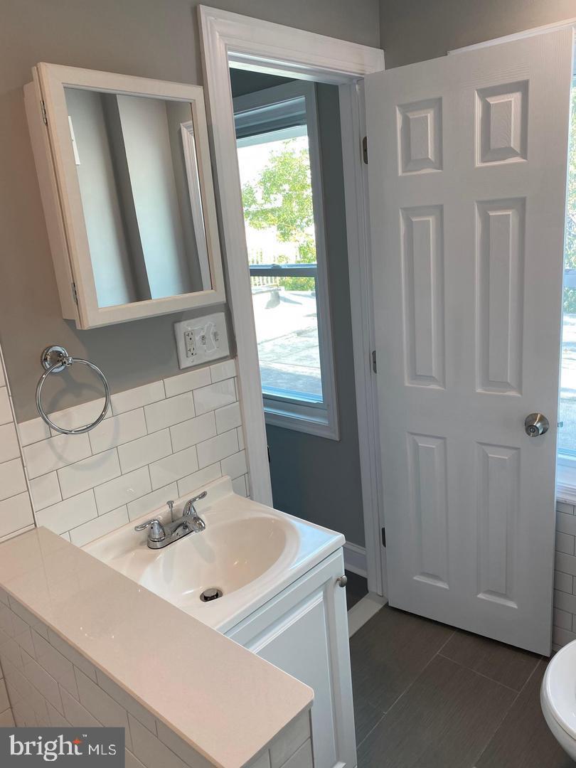 QUEEN VILLAGE - Residential