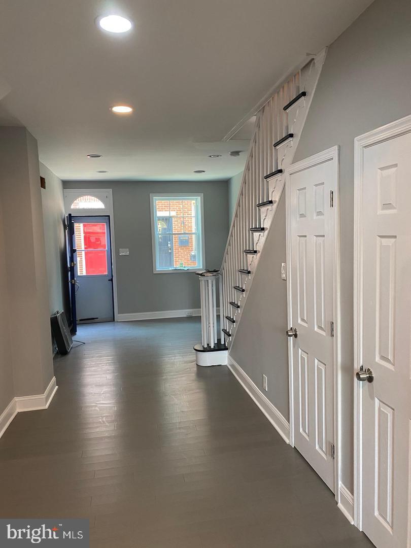 QUEEN VILLAGE - Residential