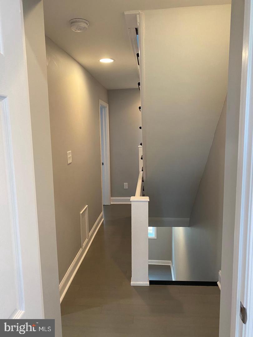 QUEEN VILLAGE - Residential