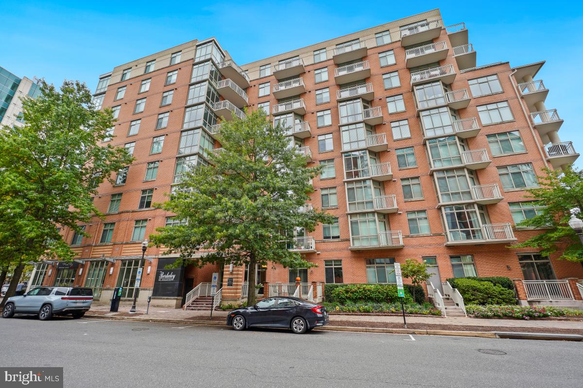 1000 N RANDOLPH STREET 806