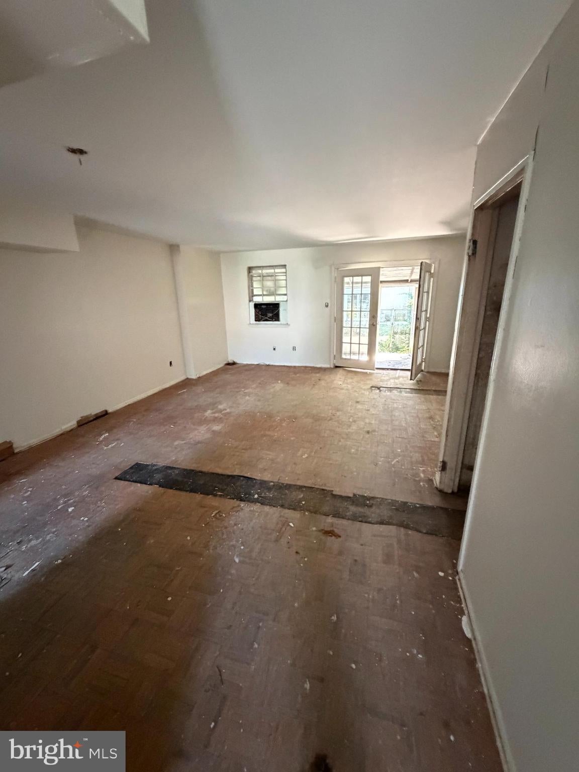 1539 ROOSEVELT DRIVE