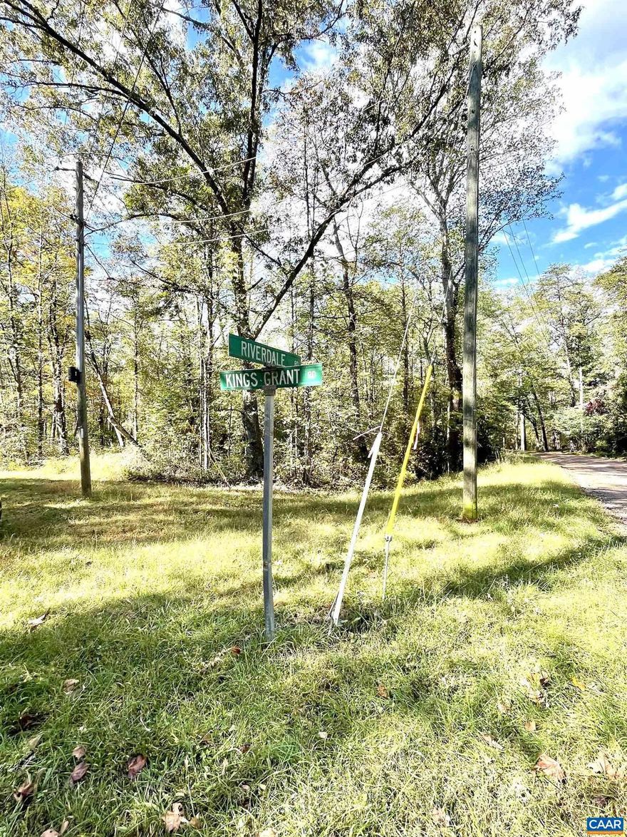 Almost 6 acre lot available to build your dream home in Greene County! Bring your builder for a full-time home or a country cabin get-away! Airbnb allowed and fiber internet available.